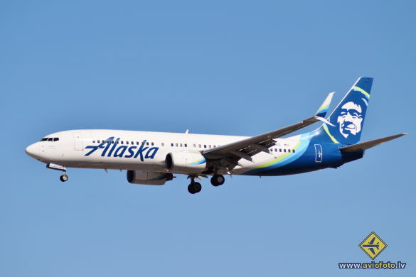 Boeing 737-890